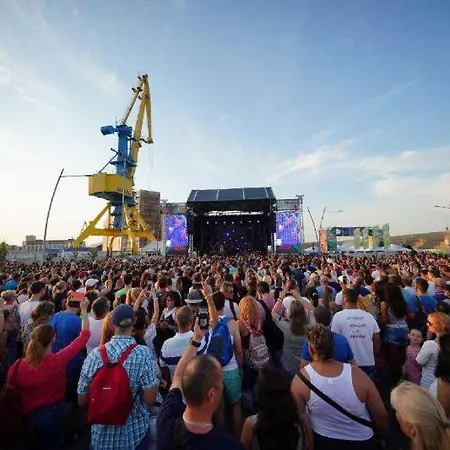 Unique Location With Parking شقة بورغاس