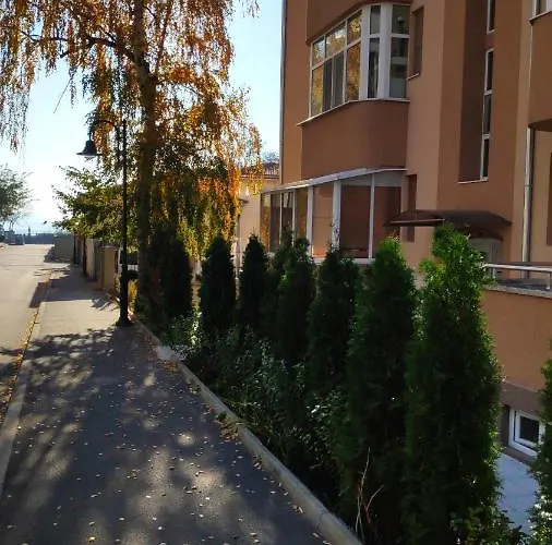 Unique Location With Parking Апартамент *