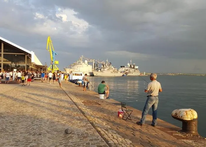 Unique Location With Parking Апартамент *