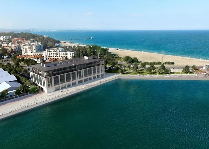 Апартамент Unique Location With Parking *