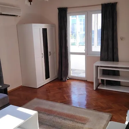 Apartment Unique Location With Parking