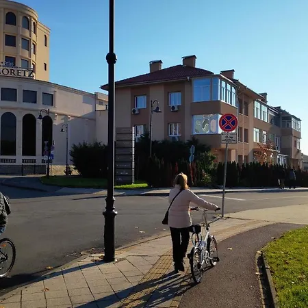 Unique Location With Parking דירה בורגאס