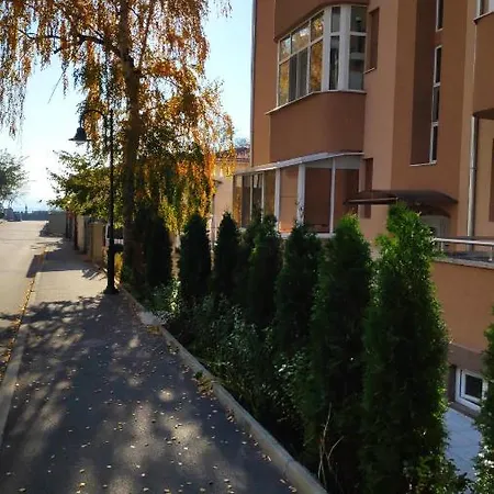 Unique Location With Parking Lägenhet *