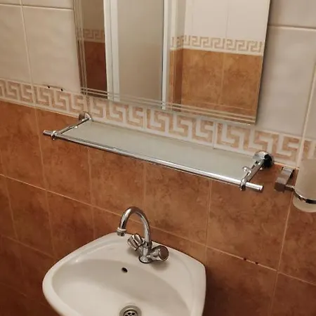 Unique Location With Parking דירה *