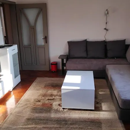 Unique Location With Parking Apartament
