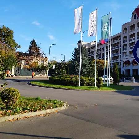 Unique Location With Parking Lägenhet *