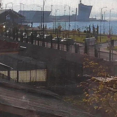 Unique Location With Parking דירה