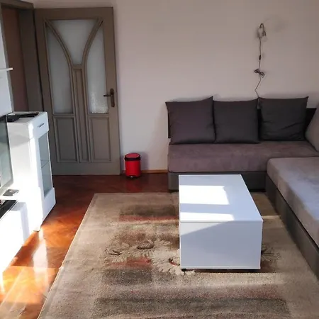 Unique Location With Parking Apartament