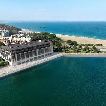 דירה Unique Location With Parking *