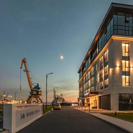 Unique Location With Parking Apartament *