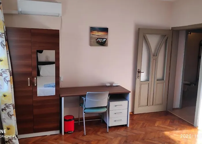 Unique Location With Parking Апартамент *