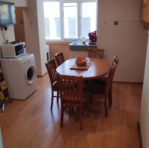 Unique Location With Parking Апартамент *