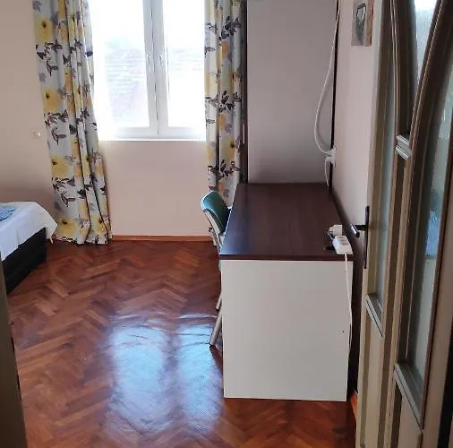 Unique Location With Parking Апартамент *