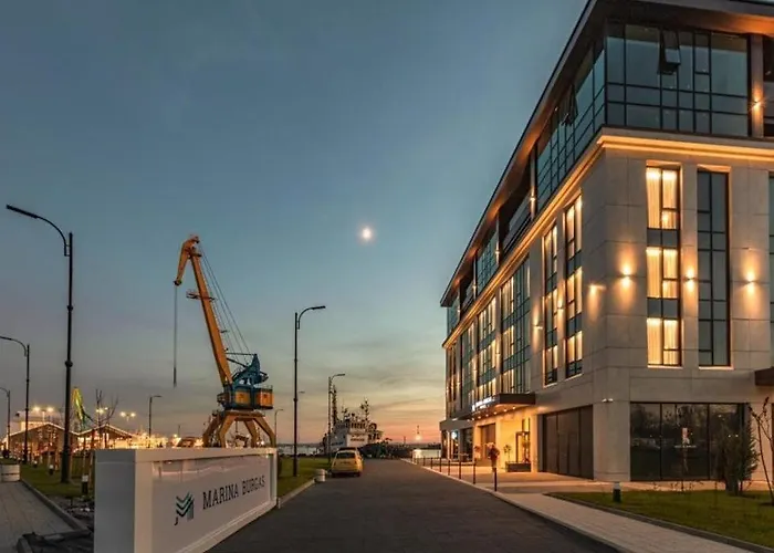 Unique Location With Parking Апартамент *