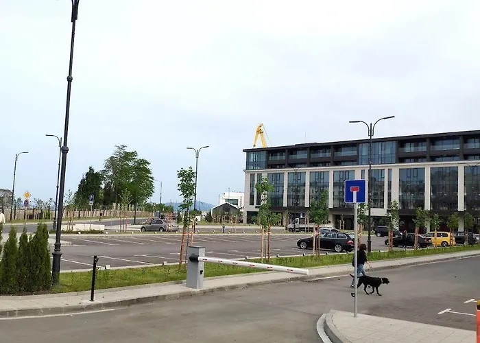 Unique Location With Parking Апартамент *